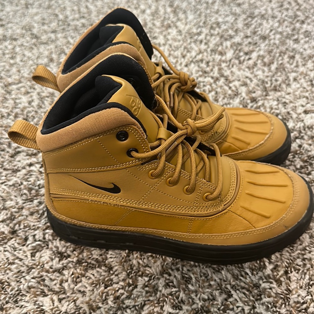Kids  BROWN NIKE ACG BOOTS